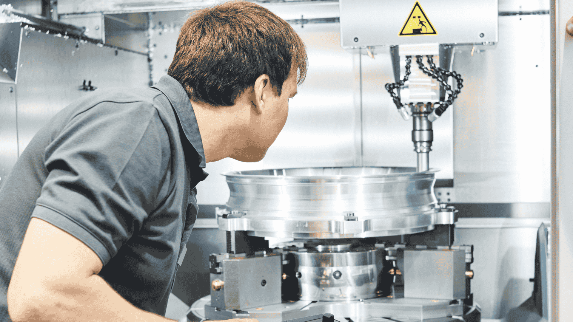 KI für zuverlässige Maschinenstörungserkennung