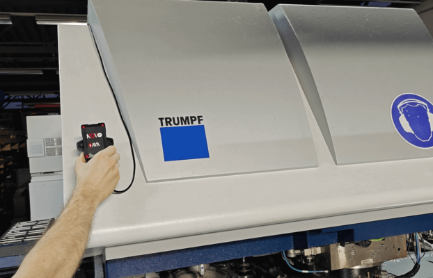 Maschinennachrüstung mit KI-Sensorik rettet Budgets: Warum Neukauf oft die falsche Entscheidung ist