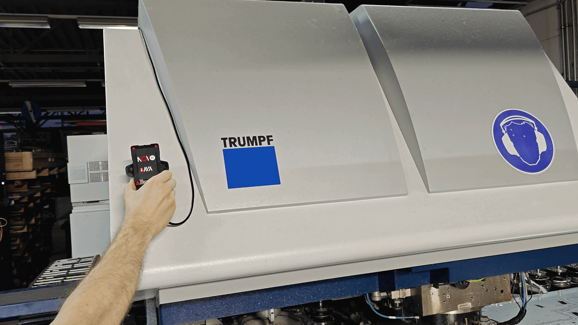 Maschinennachrüstung mit KI-Sensorik rettet Budgets: Warum Neukauf oft die falsche Entscheidung ist