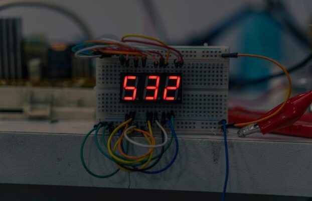 Produktionsabweichungen erkennen: Wie entscheidende Echtzeitdaten Ist-Zeit und Soll-Zeit transparent machen