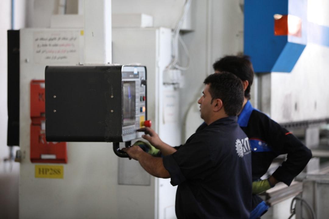 Best Production Monitoring Software for Existing Machines: Comparison for Manufacturing SMEs
