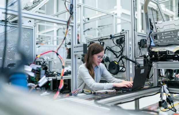 MES vs MDE vs Maschinen&uuml;berwachung: Welche L&ouml;sung passt wirklich zu Ihrer Produktion?