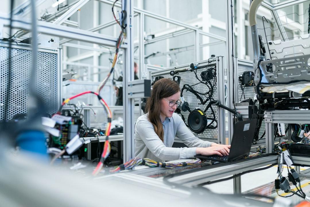 Machine Monitoring: Manufacturer-Specific or Manufacturer-Independent Solution?